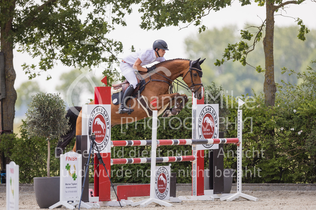 230616_Lemwerder_Springpf-L2-617 | Deine schönsten Turniermomente als professionelle Fotos! Entdecke hochwertige Pferdesport-Fotografie im Online-Shop. Jetzt Fotos finden & bestellen!