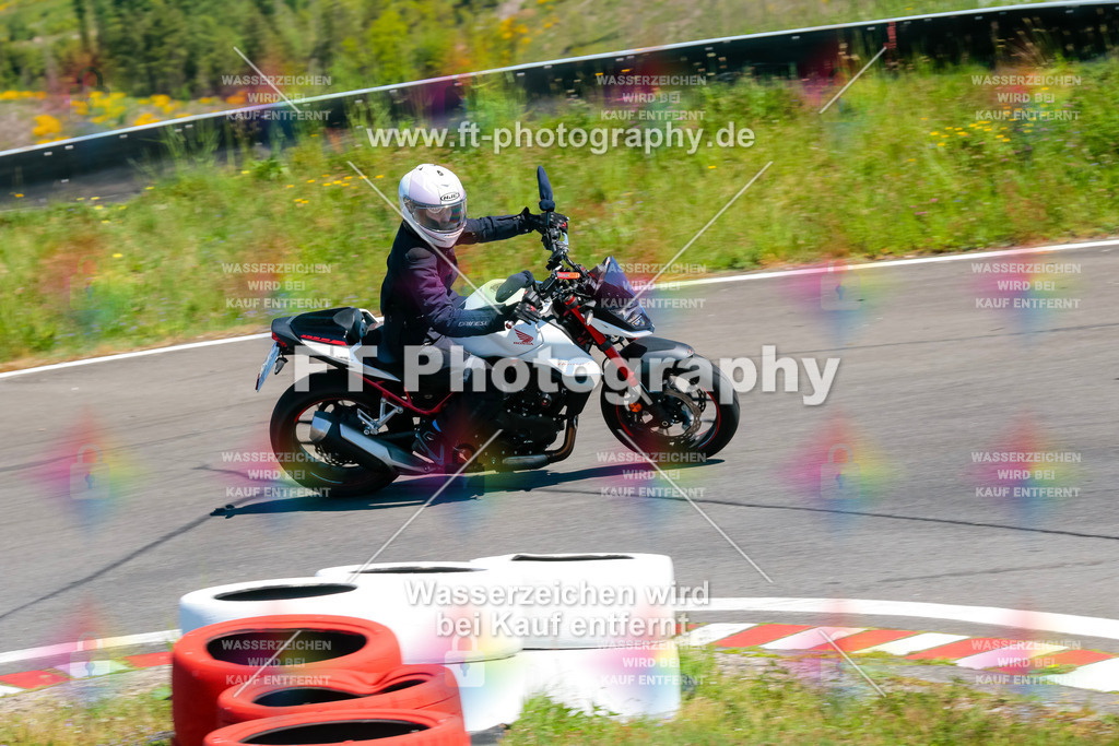 Moto-TeamOBK-22354 | Hier findet Ihr Bilder von Touristenfahrten auf der Nürburgring Nordschleife oder von anderen Veranstaltungen die ich besucht habe. Viel Spass beim Durch Schauen 