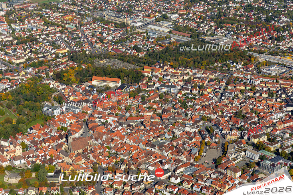 Die Luftbildaufnahme Altstadt - Forchheim wurde 2019 mittels Flugzeug (keine Drohne) erstellt. Perfekte Schärfe und Druck- Ergebnisse- Garantiert!