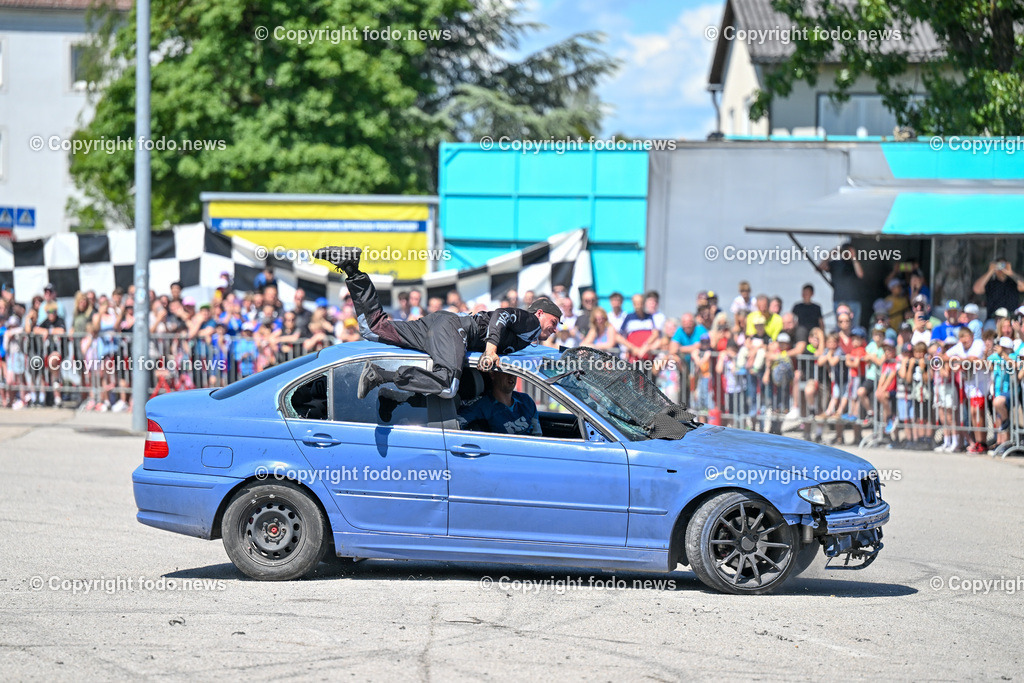 Linz_ Autostunt_ Monstertruck_ Show_ 20.05.2024-6 | 20.05.2024, Linz, AUT, Stuntshow, im Bild Linz, Autostunt, Monstertruck, Show, Schrottauto, Stuntman, Motor, Artistik, Ueberschlag, Feuershow, Zuschauer