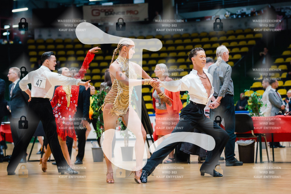 Hessen Tanzt WDSF Open Youth Latin 5th (17) Philipp Bogdanov _ Seraphina Bogdanov (TSZ Diamant Düsseldorf)-2025-05-17-2710 | Webshop for digital downloads and prints of dance sport, event & show photographer Julian Link - Realisiert mit Pictrs.com