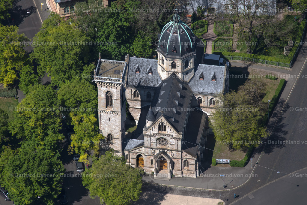 4026874 | WEIMAR 07.05.2020 Kirchengebäude " Herz-Jesu-Kirche " an der Abraham-Lincoln-Straße in Weimar im Bundesland Thüringen, Deutschland. Weiterführende Informationen bei: Katholisches Pfarramt Herz Jesu Weimar. // Church building " Herz-Jesu-Kirche " on the an der Abraham-Lincoln-Strasse in Weimar in the state Thuringia, Germany. Further information at: Katholisches Pfarramt Herz Jesu Weimar. Foto: Gerhard Launer