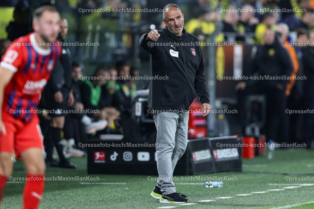 BVB13092402253 | 13.09.2024, 1. Fußball Bundesliga, Borussia Dortmund - 1. FC Heidenheim 1846, Signal Iduna Park, Saison 2024 2025: Trainer Frank Schmidt (Cheftrainer Heidenheim)DFB regulations prohibit any use of photographs as image sequences and or quasi-video.