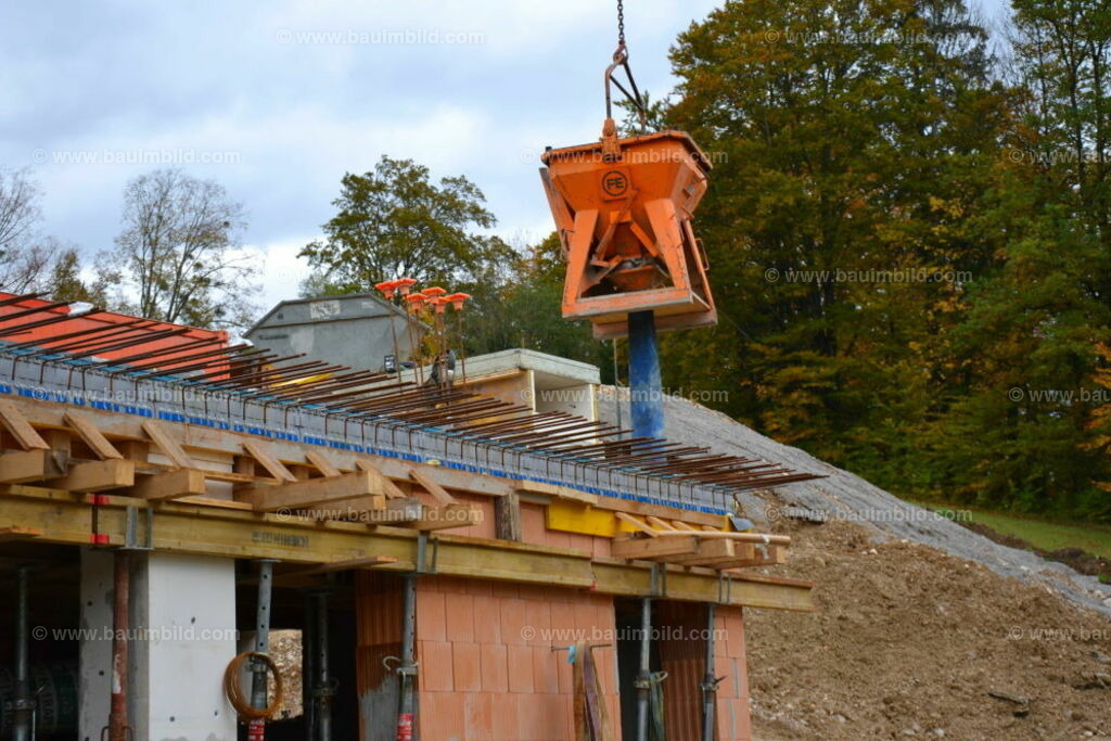 bib-lg04-betonarbeiten-0405 | Nach LV-Leistungsgruppen sortierte Detailfotos über den Bau eines Hauses. Alle Hausbau-Bilder direkt vom Urheber und Autor der Website Haus-Selber-Bauen.com