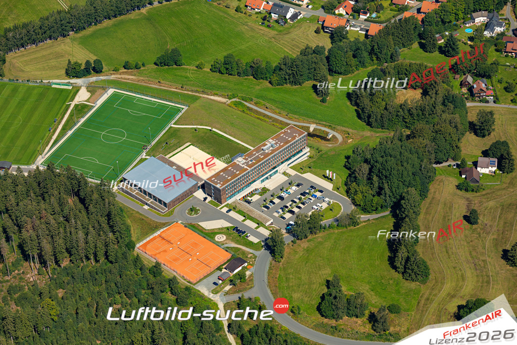 Das Luftbild zeigt : BLSV Sportcamp Nordbayern Bischofsgrün - Die Luftaufnahme wurde 2023 vom UL-Flugzeug aus erstellt ( keine Drohne ) - Hochauflösende Luftaufnahme - Für grossformatige Ausdrucke geeignet. Die Geschenkidee !Mit Lizenz und Bildrechte bestellbar