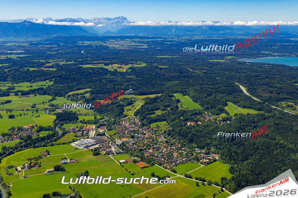 Aktuelles Luftbild von  Eurasburg - Die Luftaufnahme wurde 2022 mittels UL-Flugzeug erstellt ( keine Drohne ) - hochauflösende Kamera-Systeme von  Canon -Beste Qualität - Für grossformatige Ausdrucke geeignet. Die Geschenkidee !