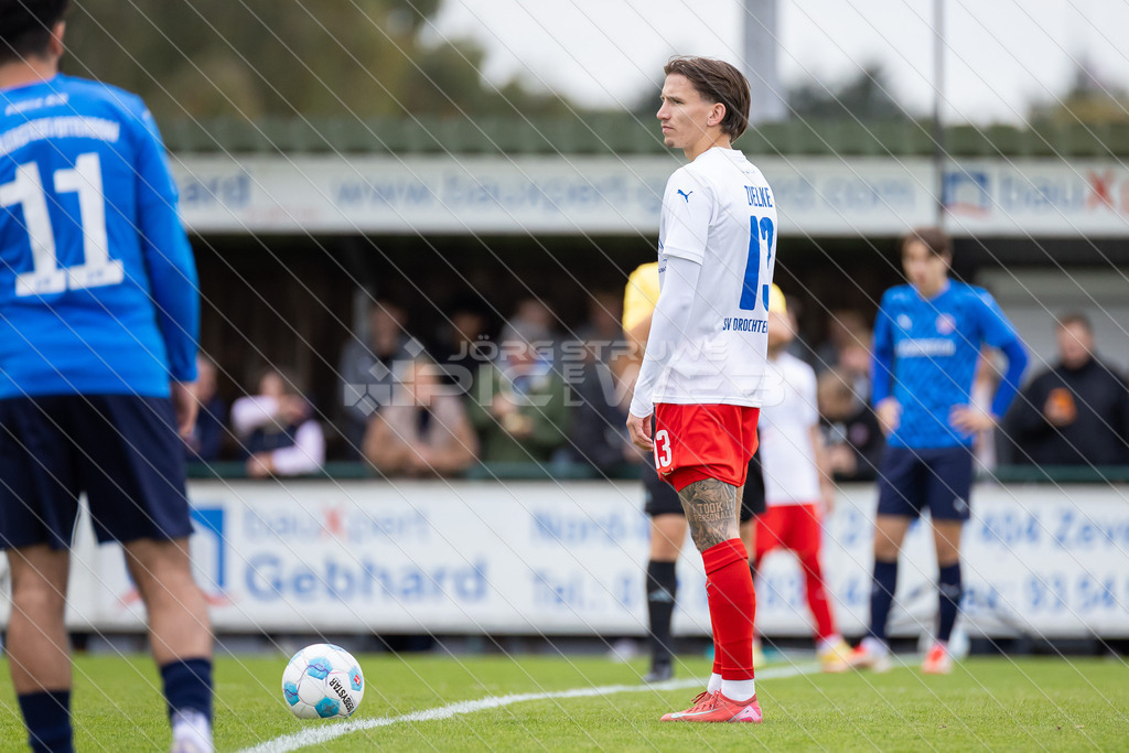 20251004_Picselweb-Fotografie_1R3_3118_web | Bezirkspokal Viertelfinale, SV Ahlerstedt/Ottendorf - SV Drochtersen/Assel II, Ergebnis 0:3. Foto: Jörg Struwe - picselweb.de - Realisiert mit Pictrs.com