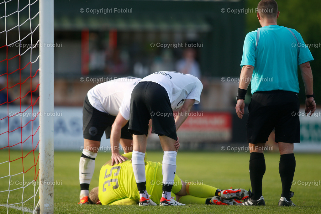A_LUI_13042024_23 | SPORT ,FUSSBALL, LL OST ASKOE OEDT 1B-ATSV NEUZEUG 13.04..2024 IM BILD:TORHUETER FLORIAN GRUBER LIEGT AM VERLETZT AM BODEN FOTO:FOTOLUI