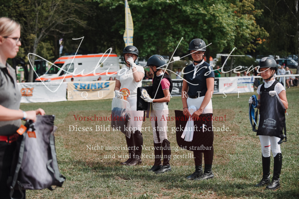 DSC_5906 | Pferde- und Turnierfotografie in Westsachsen. Pferdeportraits, Auftragszeichnungen und intuitive Kunst.