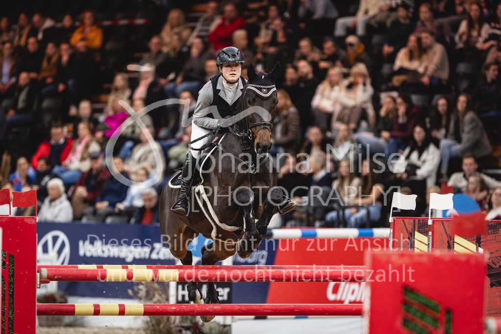 241102_Oldenburg_FinaleWaldbach-130 | Deine schönsten Turniermomente als professionelle Fotos! Entdecke hochwertige Pferdesport-Fotografie im Online-Shop. Jetzt Fotos finden & bestellen!