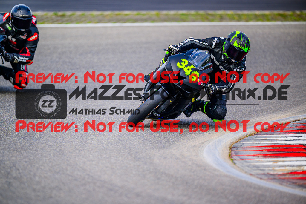 MaZZes_FotoMatrix_240910_6007705_7121 | WEISS