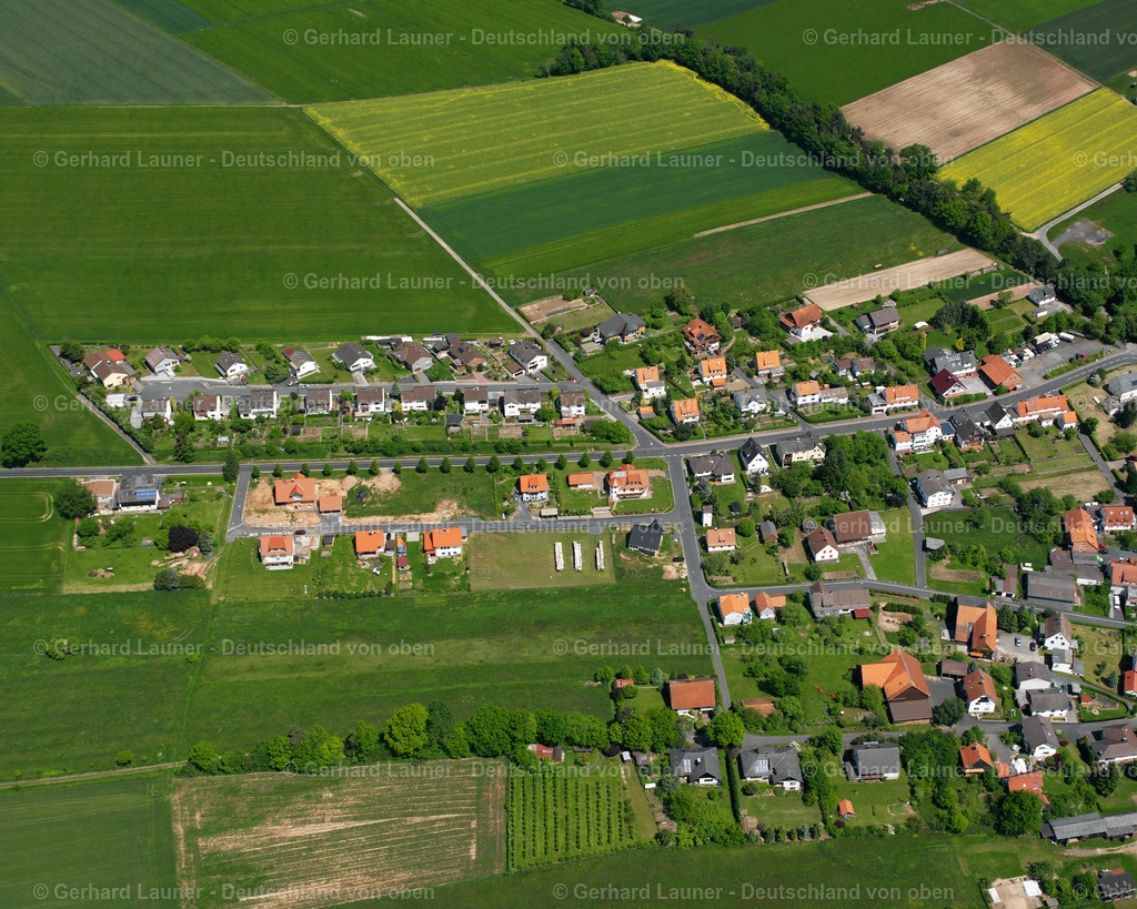 2615545 | SCHWARZ 09.06.2006 Wohngebiet einer Einfamilienhaus- Siedlung  in Schwarz im Bundesland Hessen, Deutschland // Single-family residential area of settlement  in Schwarz in the state Hesse, Germany Foto: Gerhard Launer
