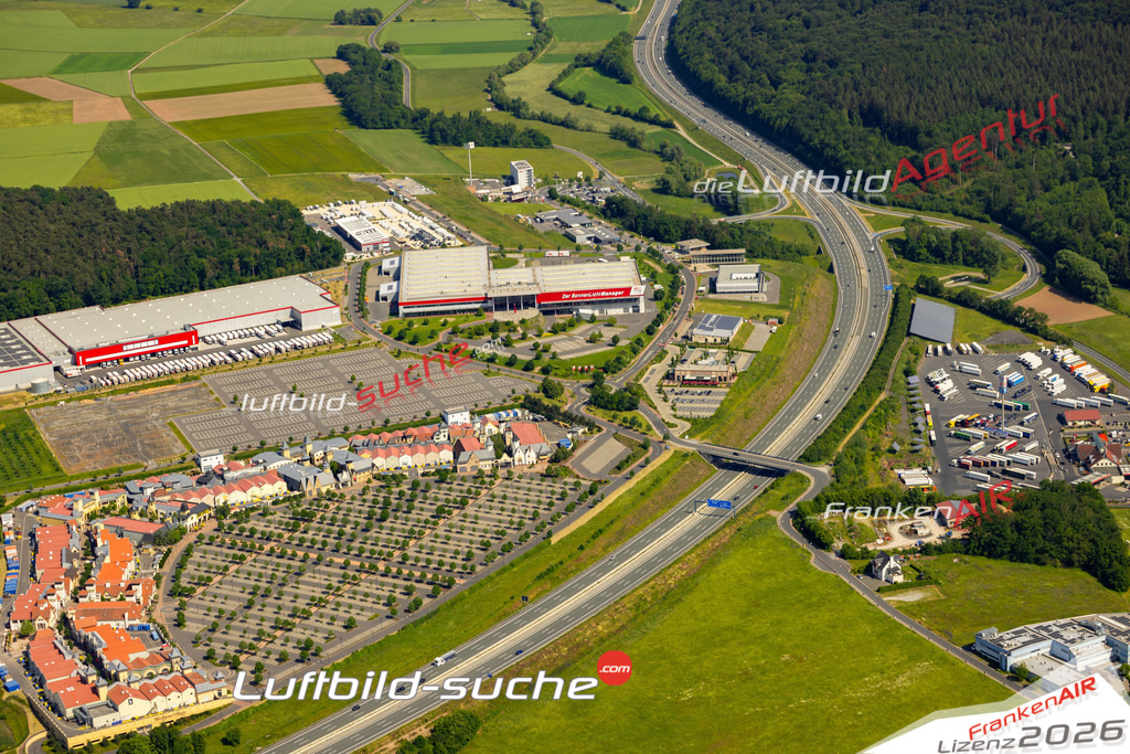 Das Luftbild zeigt Village Wertheim - Die Luftaufnahme wurde 2023 vom UL-Flugzeug aus erstellt ( keine Drohne ) - Hochauflösende Luftaufnahme - Für grossformatige Ausdrucke geeignet. Die Geschenkidee !Mit Lizenz und Bildrechte bestellbar