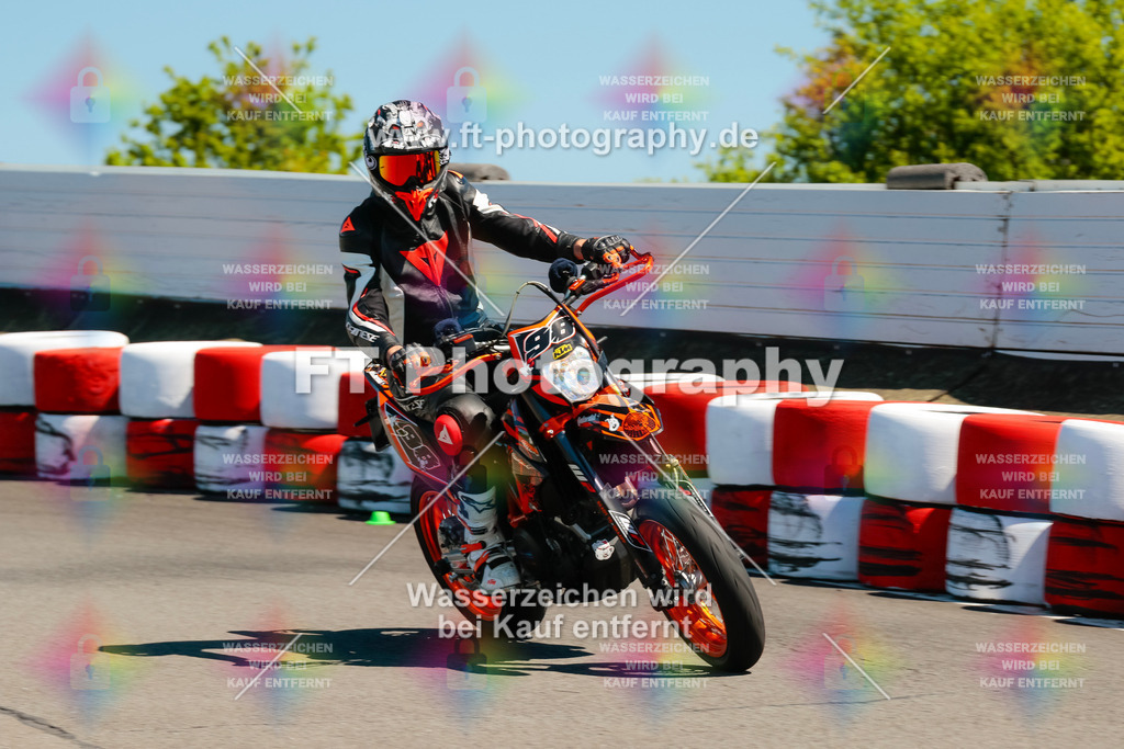 Moto-TeamOBK-22449 | Hier findet Ihr Bilder von Touristenfahrten auf der Nürburgring Nordschleife oder von anderen Veranstaltungen die ich besucht habe. Viel Spass beim Durch Schauen 