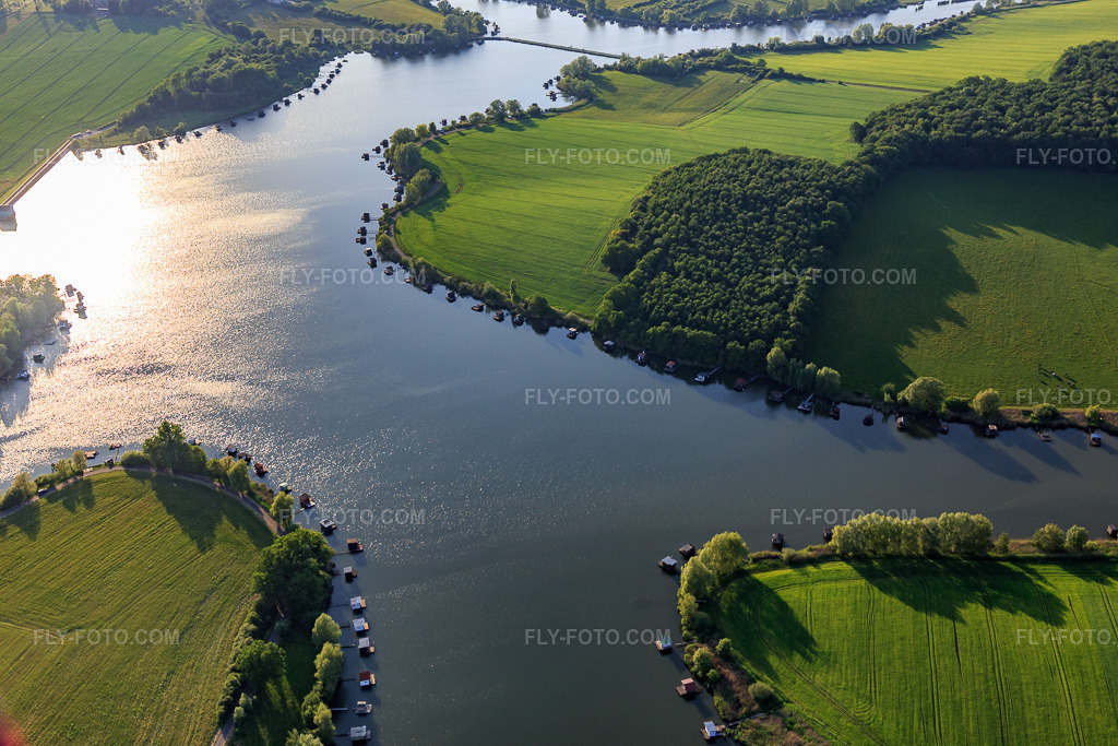 Aerial view: Etang du Welschhof in Puttelange-aux-Lacs in the state Moselle, France. – Photo: IMG_107363.jpg taken on 05/19/2018 by Werner Riehm/FLY-FOTO.com – Resolution of the original: 5472 x 3648 px