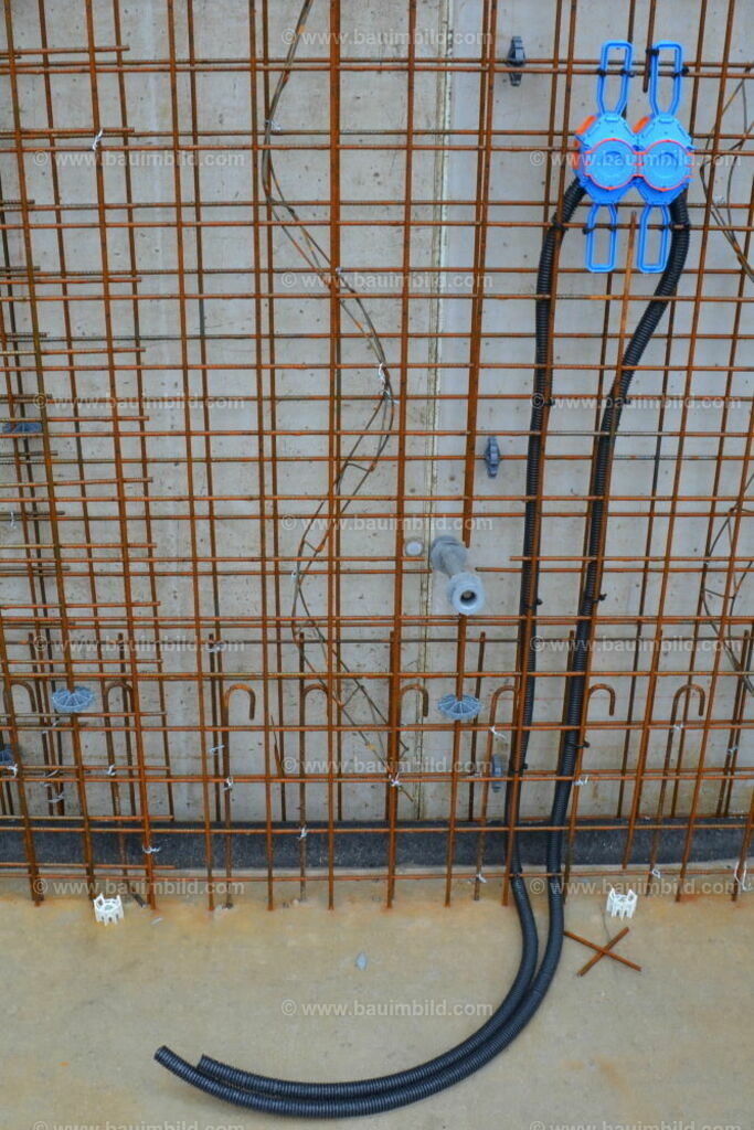 bib-lg17-elektroinstallation-0016 | Nach LV-Leistungsgruppen sortierte Detailfotos über den Bau eines Hauses. Alle Hausbau-Bilder direkt vom Urheber und Autor der Website Haus-Selber-Bauen.com