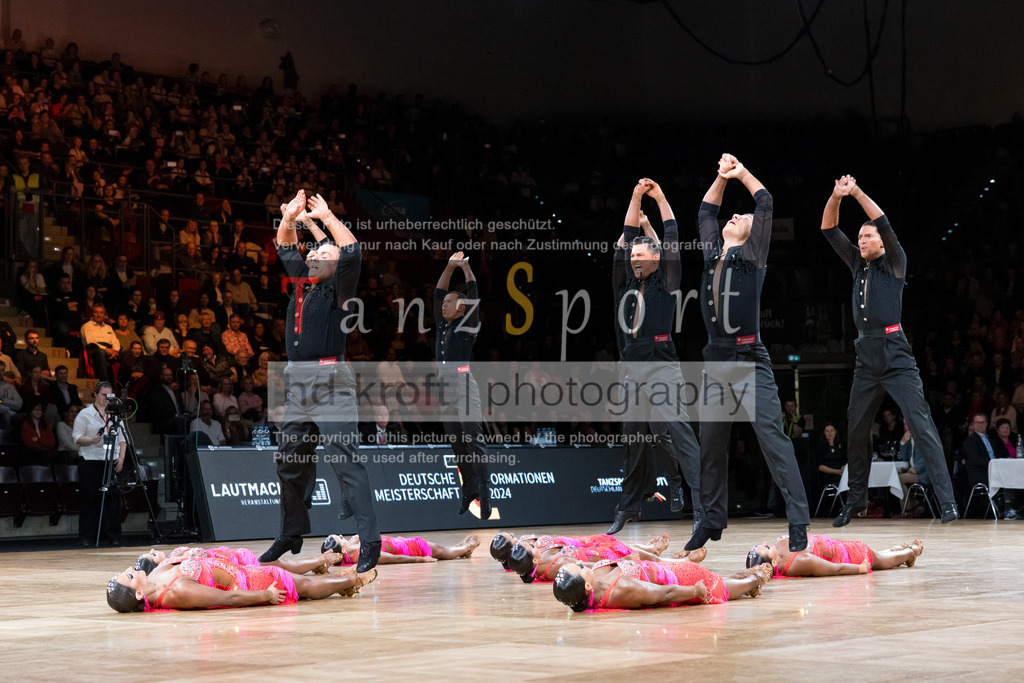 20241109_DM-Formationen_3863 | Tanzsportbilder, Standardtanz, Lateintanz, WDSF, DTV, LTVB, dancecomp, goc, hessen tanzt, blaues band der spree, walzer, tango, wiener walzer, slowfox, quickstepp, samba, rumba, cha-cha-cha, paso doble. jive, hd-kroft photography, turniertanzsport