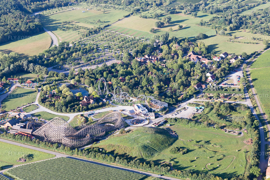 Luftbild: Tripsdrill Erlebnispark im Ortsteil Treffentrill in Cleebronn im Bundesland Baden-Württemberg in Deutschland. Foto: IMG_093827.jpg vom 23.08.2016 durch Werner Riehm/FLY-FOTO.de
