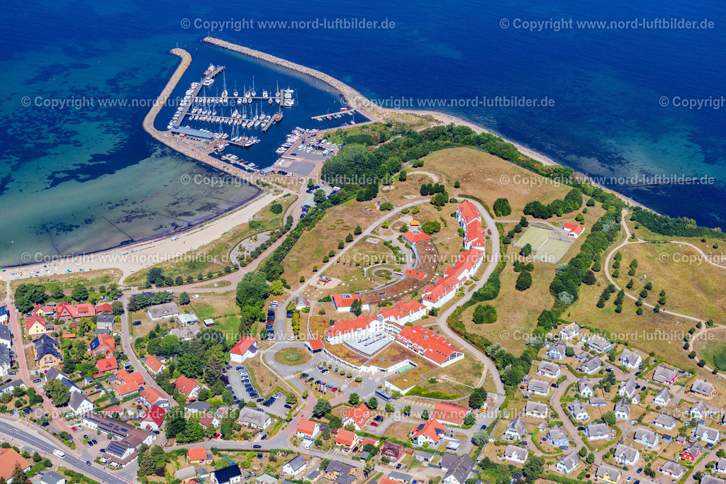 Glowe_Rügen_ELS_8087100822 | GLOWE 10.08.2022 Ortsansicht an der Meeres-Küste der Ostsee bei Rügen in Glowe im Bundesland Mecklenburg-Vorpommern. Weiterführende Informationen bei: Gemeinde Glowe. // Townscape on the seacoast of the baltic sea at Ruegen in Glowe in the state Mecklenburg - Western Pomerania. Further information at: Gemeinde Glowe. Foto: Martin Elsen