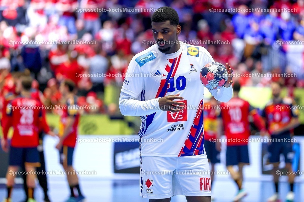 EHF26012602056 | 26.01.2026, Handball, Men's EHF EURO 2026, Frankreich - Spanien, Jyske Bank Boxen in Herning, Dänemark, Main Round:  Dika Mem (France #10)