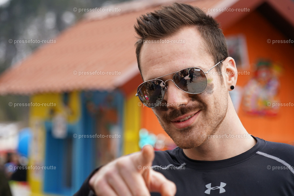 news-2023-Feb11-Fasching-Weissenbach-DSC02182 | Info aus dem Bezirk Reutte/Ausserfern Tirol sowie eine umfangreiche Bilddatenbank über die gesamte Region: Lechtal, Talkessel Reutte, Tannheimertal, Zwischentoren. Lech, Plansee, Zugspitze, Grenztunnel, B179, Fernpassstraße, Verkehr, Lawinen, Tradition, - Realisiert mit Pictrs.com