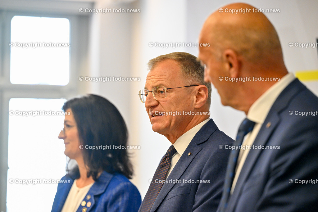 Pressekonferenz OoeVP stellt personelle Weichen_ 05.07.2024-68 | 05.07.2024, Linz, AUT, Pressekonferenz OoeVP stellt personelle Weichen - Verlaesslich fuer Oberoesterreich, im Bild Margit Angerlehner (VP, LAbg.), LH Thomas Stelzer (VP, Landeshauptmann Ooe), Christian Doerfel (VP, LAbg., Klubobmann, Bgm. Steinbach an der Steyr)