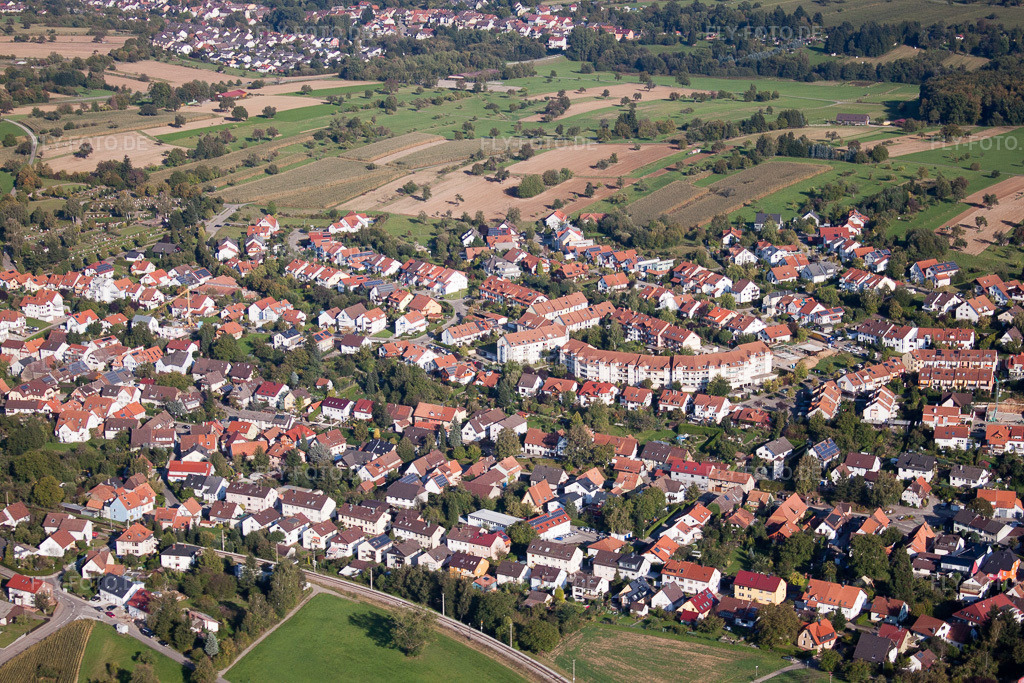Luftbild: In den Schneidergärten im Ortsteil Langensteinbach in Karlsbad im Bundesland Baden-Württemberg in Deutschland. Foto: IMG_45257.jpg vom 21.09.2011 durch Werner Riehm/FLY-FOTO.de