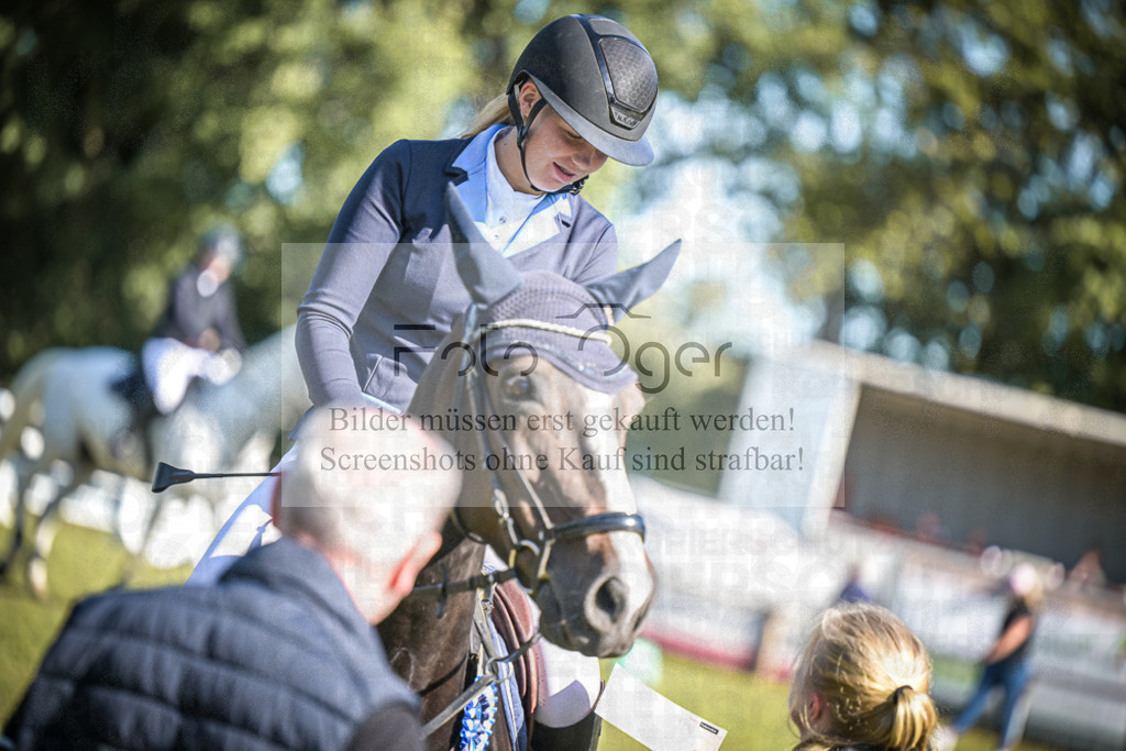 DOS_0047 | Entdecke hochwertige Reitturnierfotos von Foto Oger. Professionell, emotional und authentisch – jetzt Lieblingsmomente im Shop bestellen.Deutschlandweite Turnierfotografie. - Realisiert mit Pictrs.com