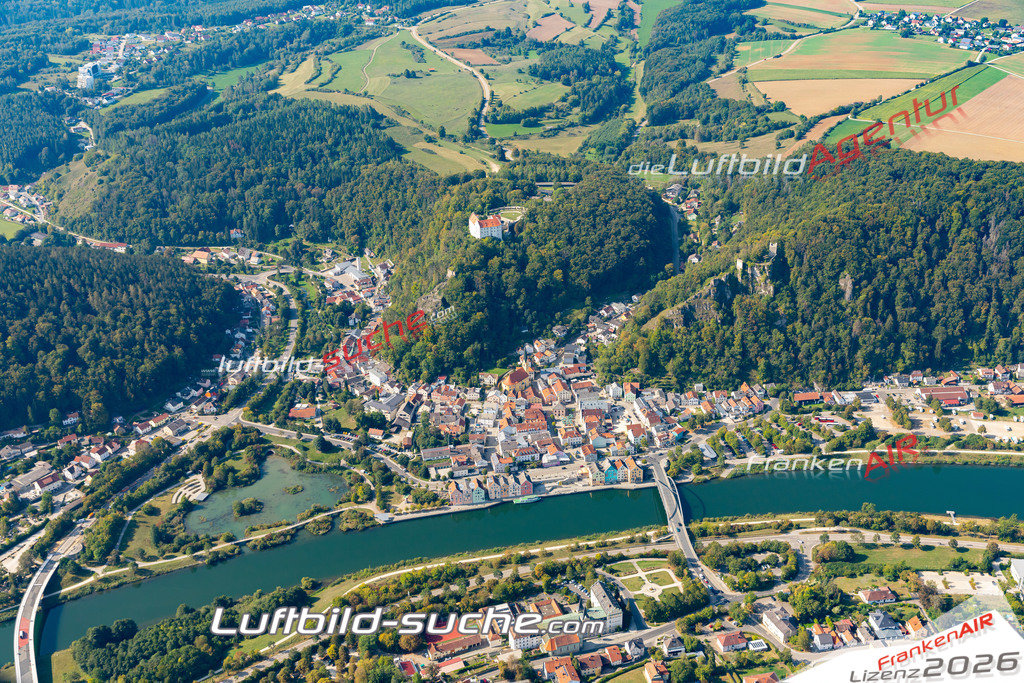 Aktuelles Luftbild von altstadt-altmuehl Riedenburg - Die Luftaufnahme wurde 2020 mittels UL-Flugzeug erstellt ( keine Drohne ) - hochauflösende Kamera-Systeme von  Canon -Beste Qualität - Für grossformatige Ausdrucke geeignet. Die Geschenkidee !