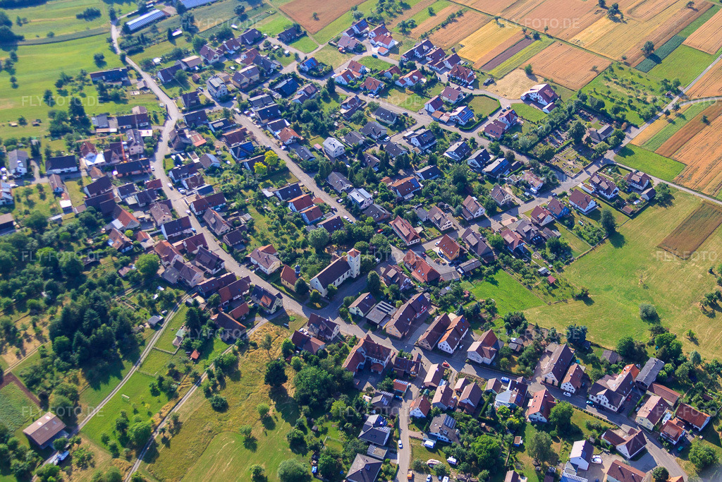Luftbild: Hauptstr im Ortsteil Hamberg in Neuhausen im Bundesland Baden-Württemberg in Deutschland. – Foto: IMG_70009.jpg vom 06.07.2014 durch Werner Riehm/FLY-FOTO.de – Auflösung des Originals: 4349 x 2900 px