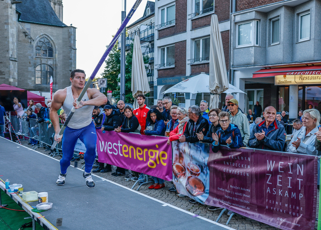 top-top.de 240913-155 | Foto, Video, Fotografie, Videografie, Fotobox, DJ, Discjockey, Musik, Musikbox, Veranstaltung, Photobooth, Amazon, Ebay, Buchtipp, Bestseller, Autor, Verlag, Buch, Wesel, Hamminkeln, NRW, Dinslaken, Rees, Drohne, Hochzeit, Party, Fotobox, Wesel, Fotograf