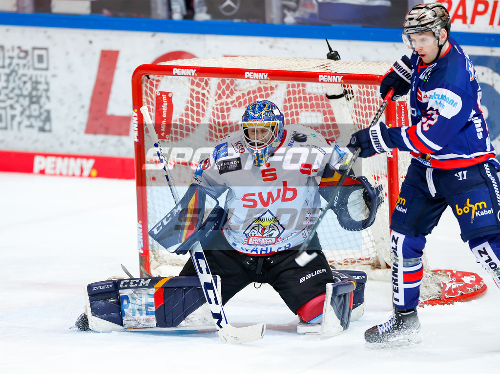 Iserlohn Roosters - Fischtown Pinguins Bremerhaven | Niklas Stefan Svedberg #35 (Pinguins Bremerhaven)
DEL: Iserlohn Roosters - Fischtown Pinguins Bremerhaven - Realisiert mit Pictrs.com