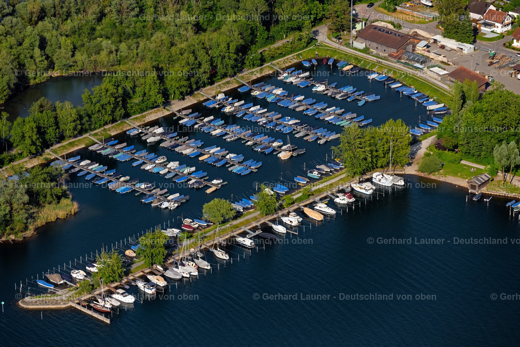 4028294 | HARD 17.05.2020 Sportboot- Anlegestelle und Bootsliegeplätze im Hafen am Uferbereich des Bodensee in Hard am Bodensee in Vorarlberg, Österreich. // Pleasure boat pier and boat berths in the harbor on the shore of Lake Constance in Hard am Bodensee in Vorarlberg, Austria. Foto: Gerhard Launer