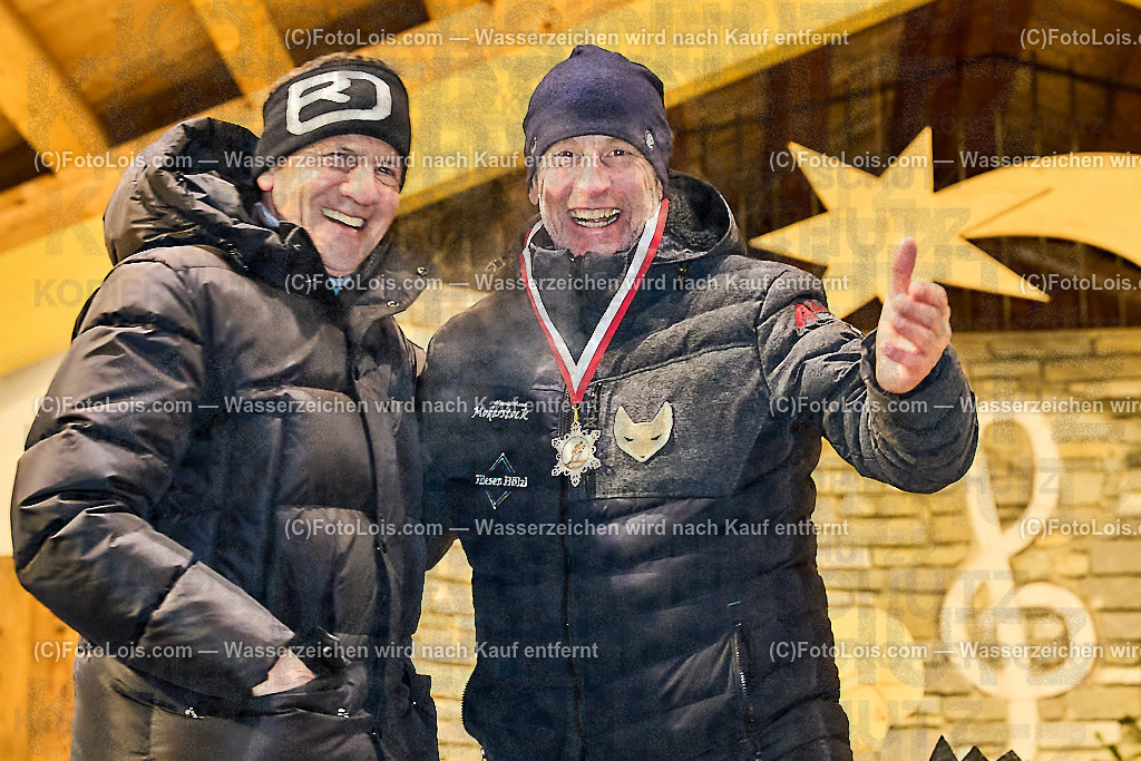 ALP5230_MASTERS-Cup_GS_Siegerehrung | (C)FotoLois.com, Alois Spandl. FIS Masters-Cup Wildschönau, Giant Slalom auf der Piste Schatzberg GS, Siegerehrung auf dem Dorfplatz Niederau, Sa 13. Januar 2024.