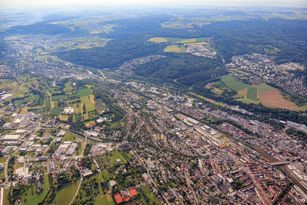 Luftbild: Gewerbegebiet zwischen Redtenbacherstraße und Eutinger Straße(B10) im Ortsteil Nordstadt in Pforzheim im Bundesland Baden-Württemberg in Deutschland. Foto: IMG_079901.jpg vom 31.05.2015 durch Werner Riehm/FLY-FOTO.de