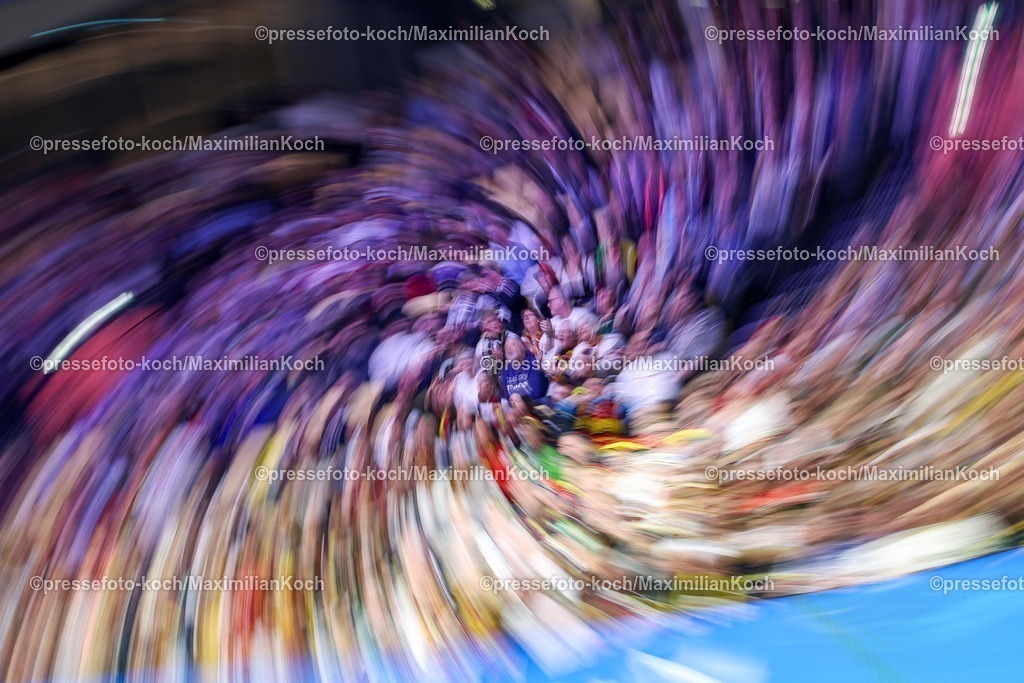 EHF19012601139 | 19.01.2026, Handball, Men's EHF EURO 2026, Österreich - Serbien, Jyske Bank Boxen in Herning, Dänemark, Preliminary Round: Dynamic Feature of spectators on the grandstand Dynamik Dynamisch Symbolbild 