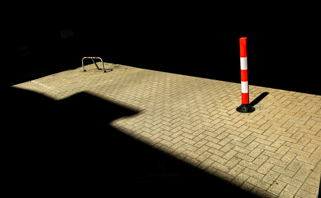 _DSF2505 (2) | ​Minimalistische Street Photography & Urban Art von Nils Friederichs. Entdecke hochwertige Fotokunst-Prints und Wandbilder aus der Region Hildesheim & Hannover. - Realisiert mit Pictrs.com