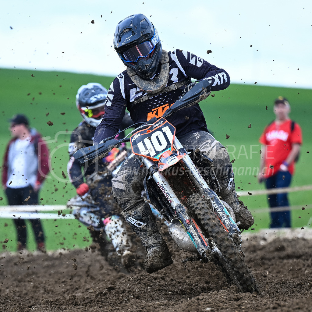Motocross Schlatt bei Winterthur - 29. April 2023 | #401 Hunkeler Levin aus Altishofen (CH) auf KTM 250 2 Takt in der Kategorie MX2 am Motocross Schlatt bei Winterthur, 29. April 2023.
Instagram: @mx_schlatt | @mc_wila | @sam_schweiz
Bild: Sportfotografie Markus Aeschimann | www.markus-aeschimann.ch - Realisiert mit Pictrs.com