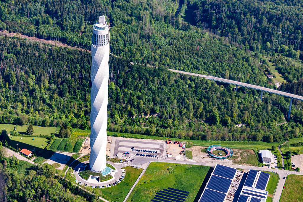 Luftbild: Turm thyssenkrupp Testturm für Expressaufzüge am Berner Feld. Das neue Wahrzeichen der Kleinstadt Rottweil ist derzeit höchstes Bauwerk. in Rottweil im Bundesland Baden-Württemberg in Deutschland. Foto: IMG_114494.jpg vom 30.05.2019 durch Werner Riehm/FLY-FOTO.de