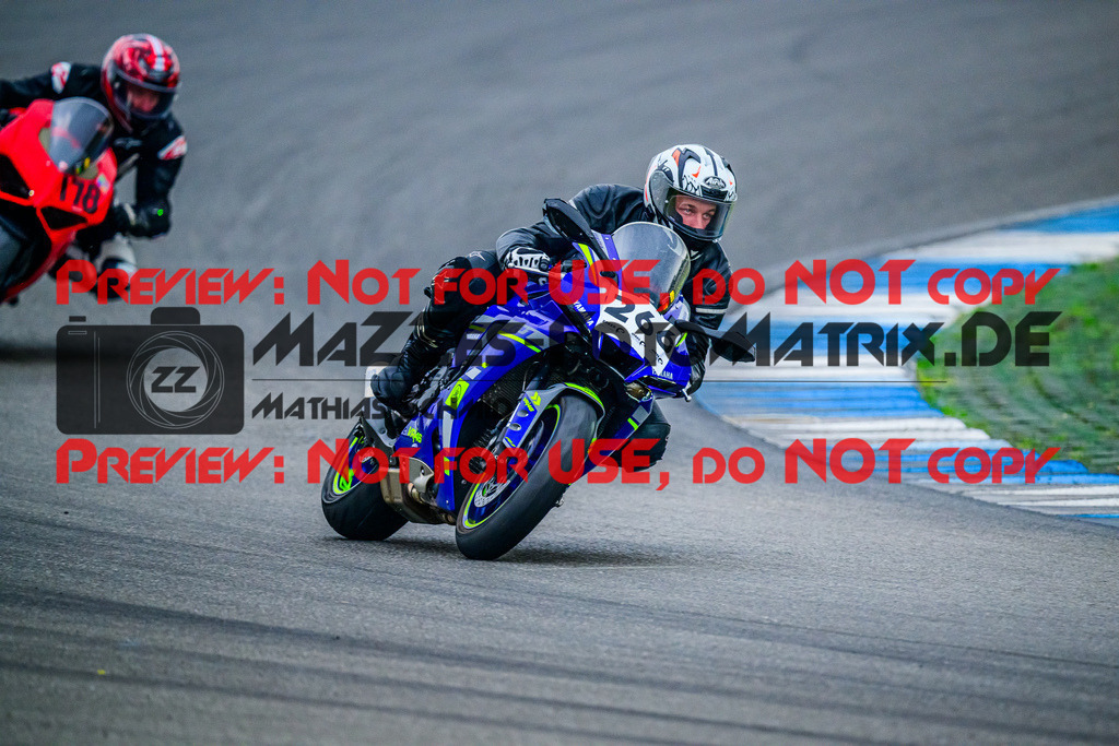 MaZZes_FotoMatrix_240614_6007705_6084 | GELB