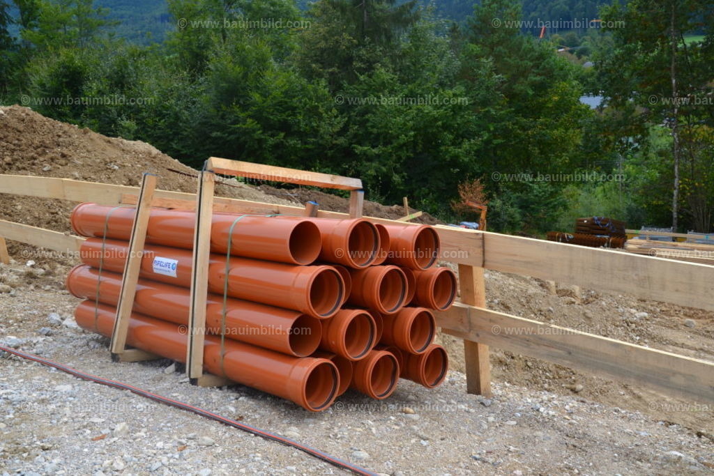 bib-lg03-abwasserkanal-0001 | Nach LV-Leistungsgruppen sortierte Detailfotos über den Bau eines Hauses. Alle Hausbau-Bilder direkt vom Urheber und Autor der Website Haus-Selber-Bauen.com