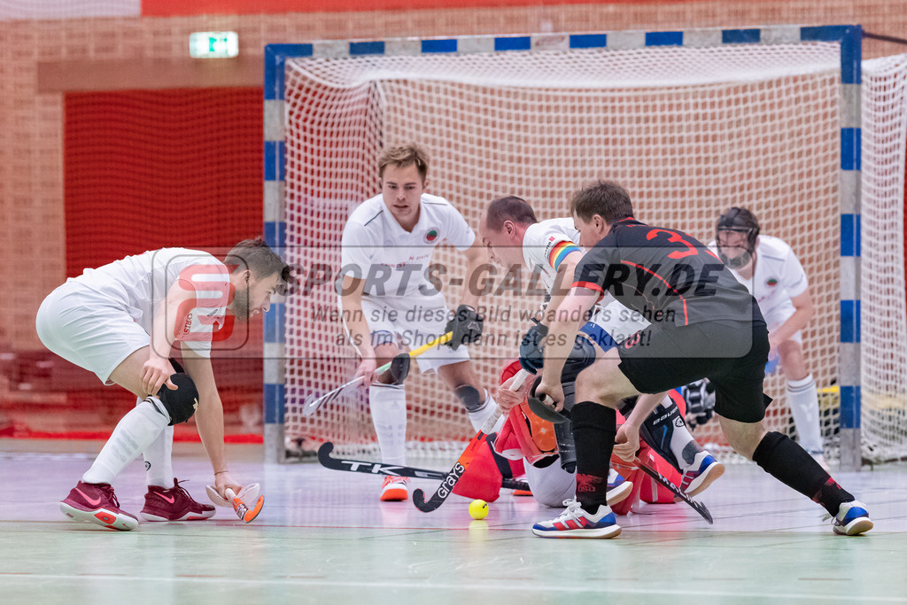 HK_20230113_102741 | 1. Bundesliga ( Halle ) Herren Crefelder HTC - DSD Düsseldorf am 13.1.2023 Crefelder HTC  ( CHTC ) Halle Glockenspitz , Krefeld , Ben Marquardsen ( DSD Düsseldorf #33 ) , Ehling Jonathan ( Crefelder HTC #22 )
