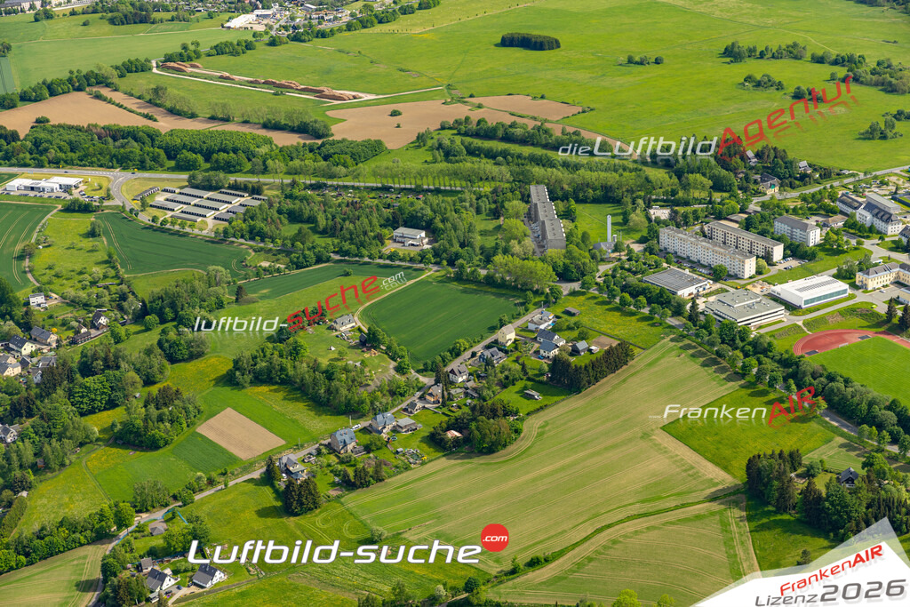 Die Luftaufnahme Neustädtel - Schneeberg wurde 2022 vom Flugzeug aus (keine Drohne) erstellt. Hohe Auflösung -für große Poster und Wandbilder geeignet - Garantiert!