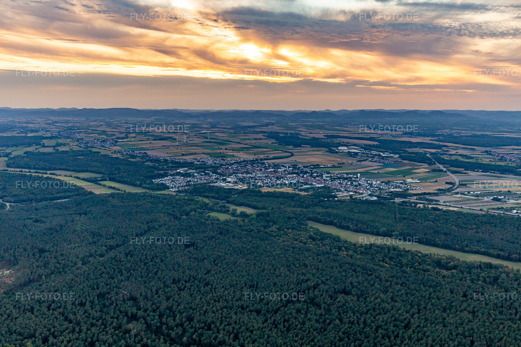 Luftbild:  in Kandel im Bundesland Rheinland-Pfalz in Deutschland. Foto: IMG_134111.jpg vom 21.08.2022 durch Werner Riehm/FLY-FOTO.deSV Kandel