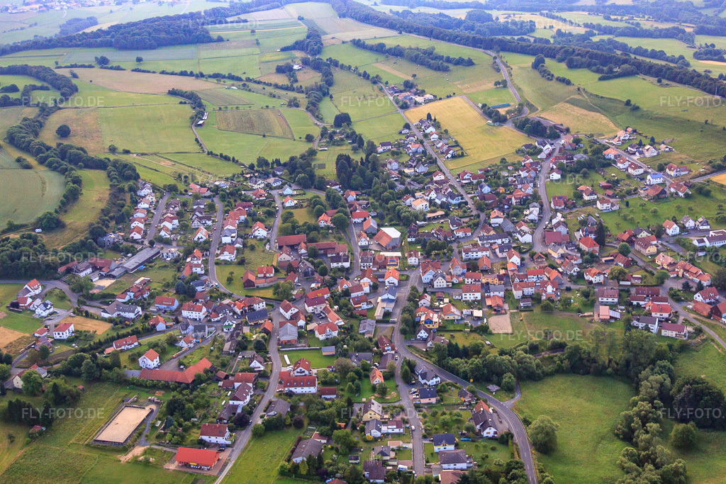 Luftbild: Dorfansicht aus Westen im Ortsteil Hutten in Schlüchtern im Bundesland Hessen in Deutschland. Foto: IMG_68747.jpg vom 22.06.2014 durch Werner Riehm/FLY-FOTO.de