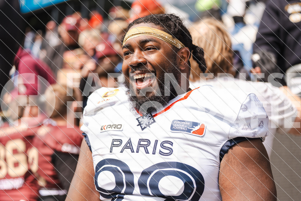 GER Rhein Fire vs. Paris Musketeers, Football, European League of Football, Spieltag 4, Saison 2025, 08.06.2025 | GER Rhein Fire vs. Paris Musketeers, Football, European League of Football, Spieltag 4, Saison 2025, 08.06.2025Foto: Fabian Friese - Realisiert mit Pictrs.com