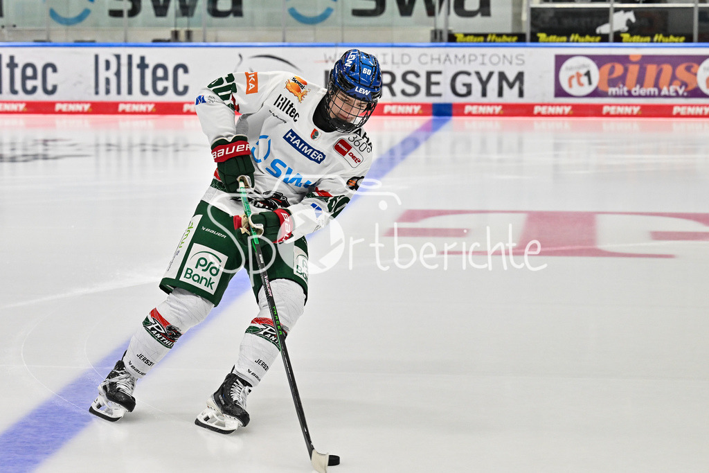 Augsburger Panther - Steinback Black Wings Linz | Im Bild Liron PELLIZZARI (Augsburger Panther 60) beim Einlauf zum Warmup / Einzelfoto / Freisteller / Testspiel: Augsburger Panther - Steinback Black Wings Linz; Curt Frenzel Stadion am 05.09.2025