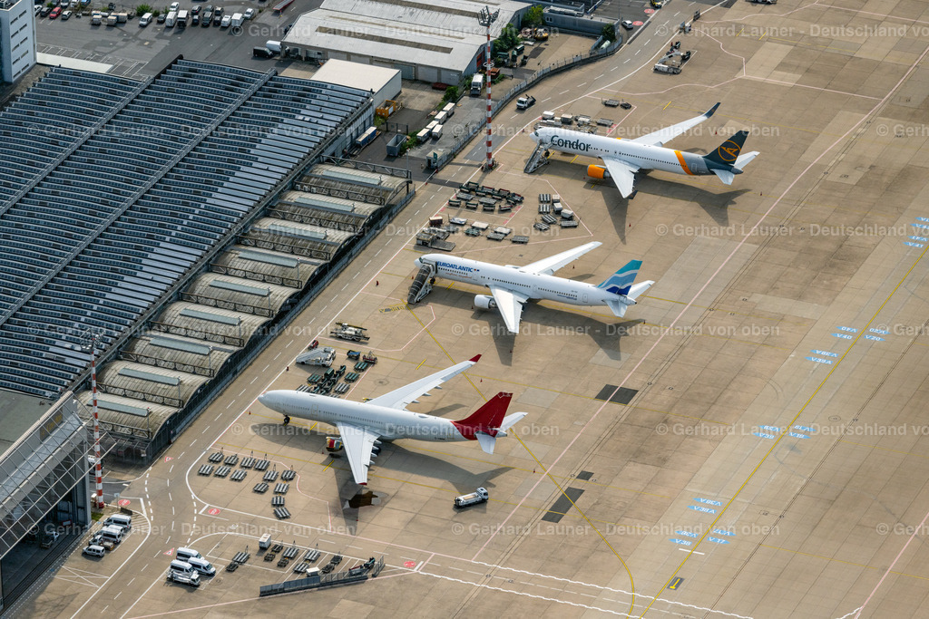 4049678 | parkende Passagiermaschinen am Flughafen Düsseldorf