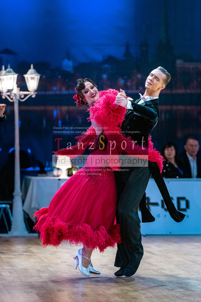 20251212_WDSF_World_Ch_Cup_RS-Std_1245-2 | Tanzsportbilder, Standardtanz, Lateintanz, WDSF, DTV, LTVB, dancecomp, goc, hessen tanzt, blaues band der spree, walzer, tango, wiener walzer, slowfox, quickstepp, samba, rumba, cha-cha-cha, paso doble. jive, hd-kroft photography, turniertanzsport