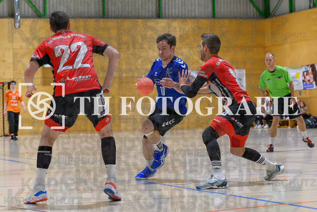 GER, SG Maulburg/Steinen - HSV Schopfheim, Handball, Landesliga, 4. Spieltag, Saison 2023/2024, 14.10.2023 | Niklas Ahrens (SG Maulburg/Steinen, #22), Felix Wendland (HSV Schopfheim, #10), Jakob Tiedtke (SG Maulburg/Steinen, #08)

GER, SG Maulburg/Steinen - HSV Schopfheim, Handball, Landesliga, 4. Spieltag, Saison 2023/2024, 14.10.2023

Foto: TH Fotografie/Thomas Hess